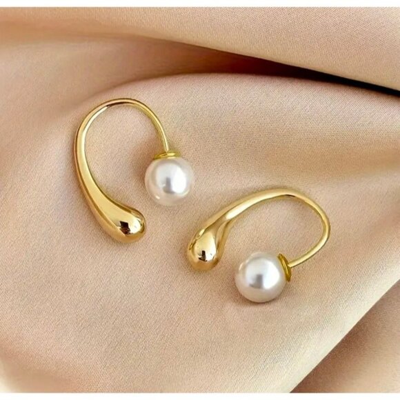 Gold Tear Drop Pearl Earrings - Picture 4 of 4